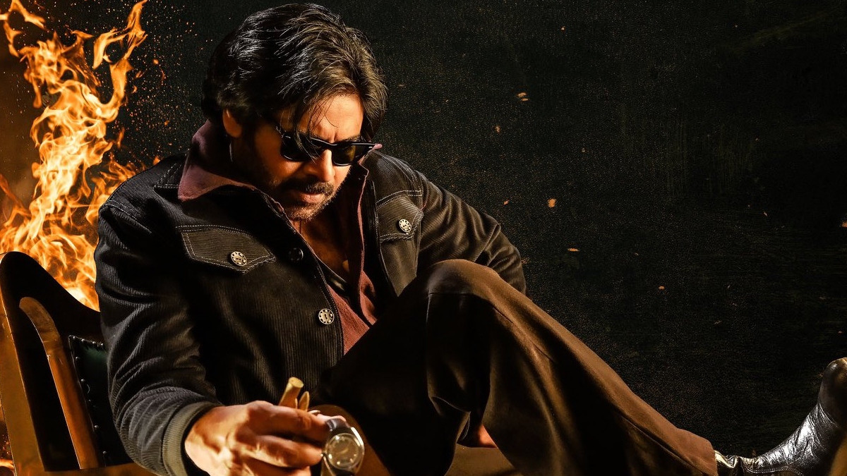 Pawan Kalyan celebrates Jana Sena sensational strike against Jagan at his party office