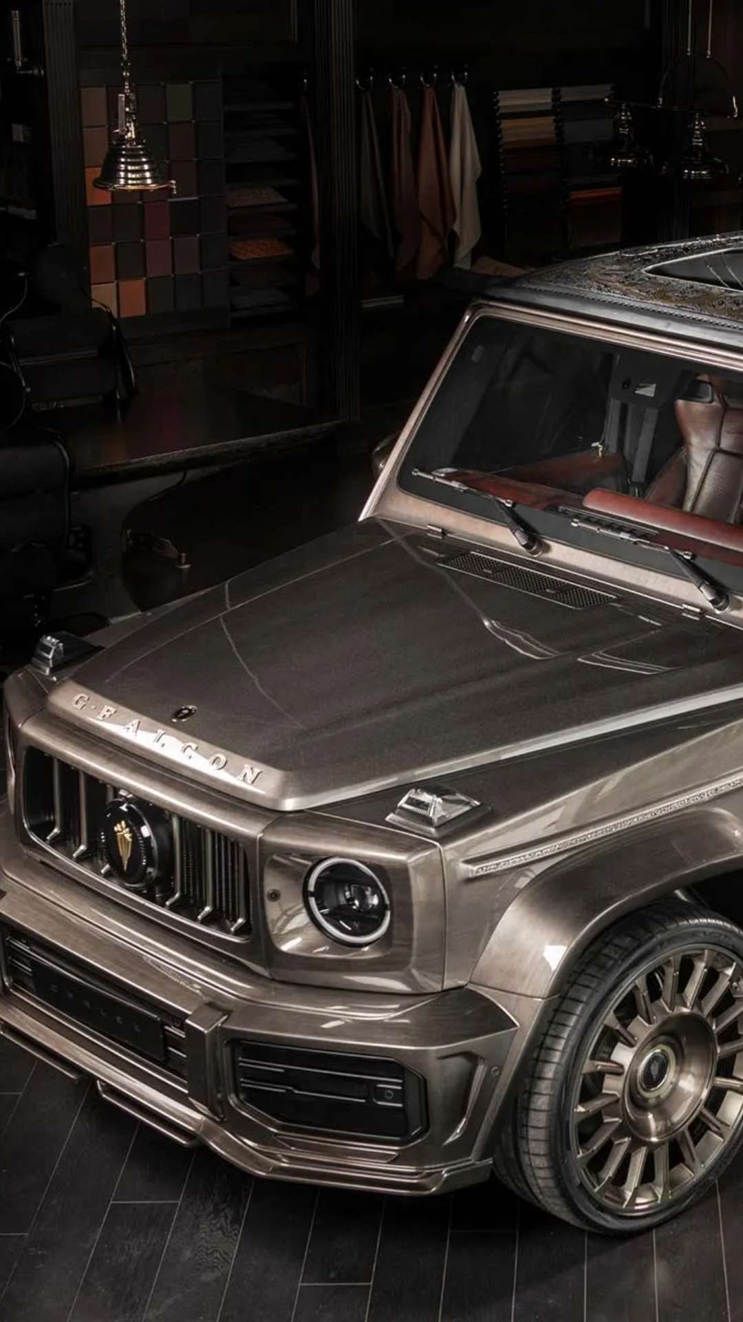 हीरों से जड़ी, सोने-चांदी से बनी है ये कार, रोल्स-रॉयस भी फेल