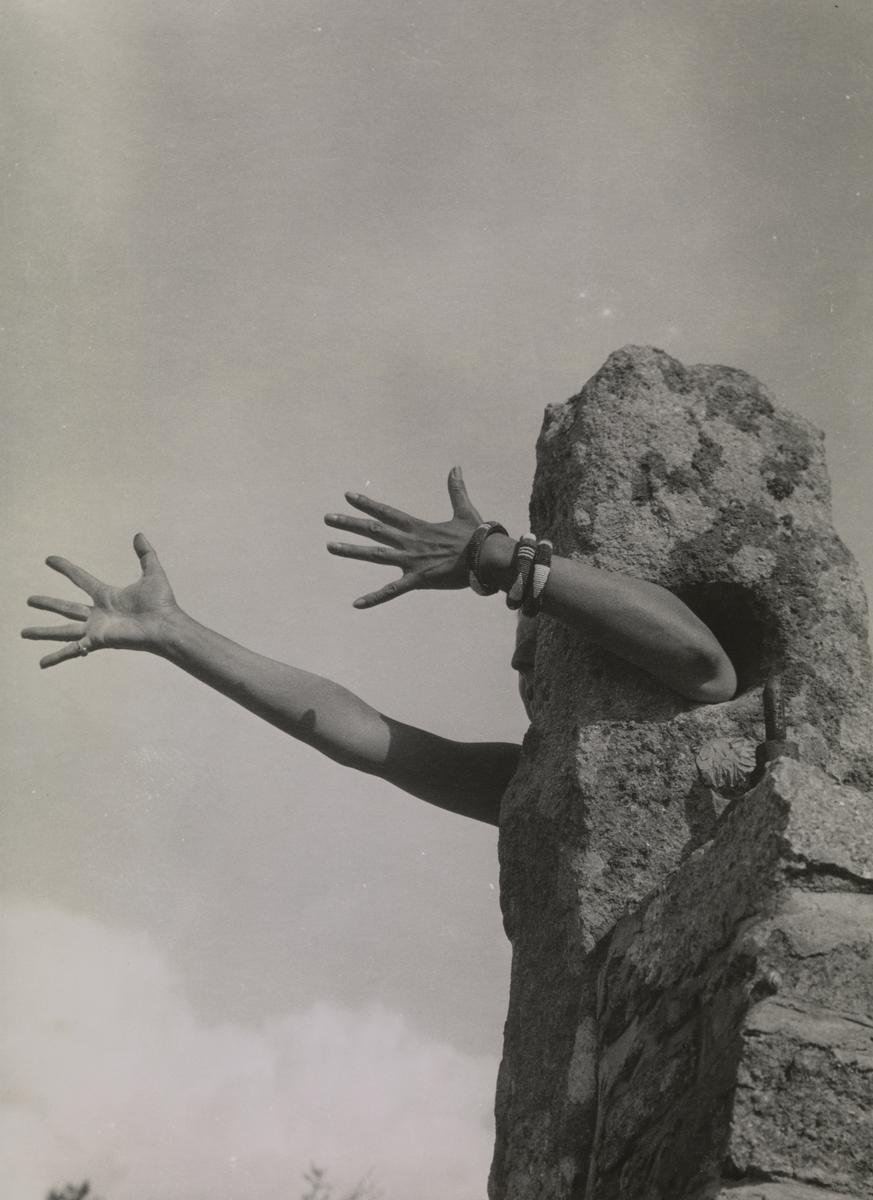 I Extend My Arms', Claude Cahun, 1931 or 1932