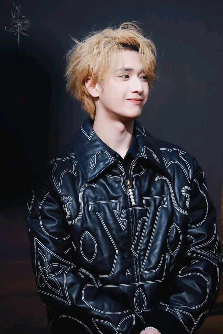 Yan Haoxiang 严浩翔 Nghiêm Hạo Tường