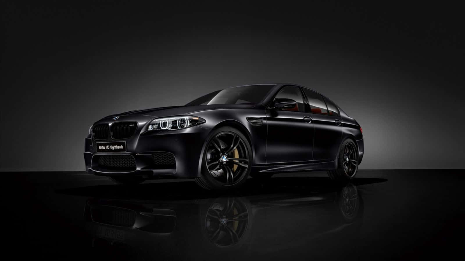 Download Stunning BMW M5 In Action Wallpaper