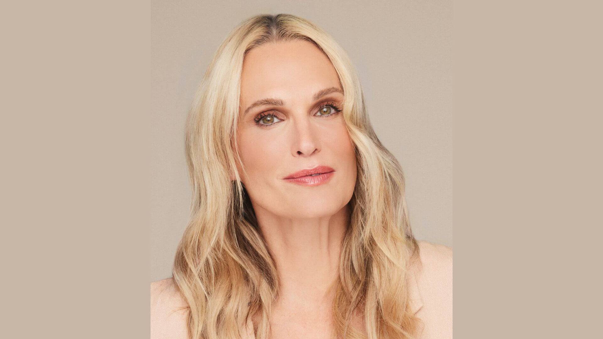 Episode 233- From Model to Mogul: Molly Sims on Career Pivots and Betting Big on Yourself