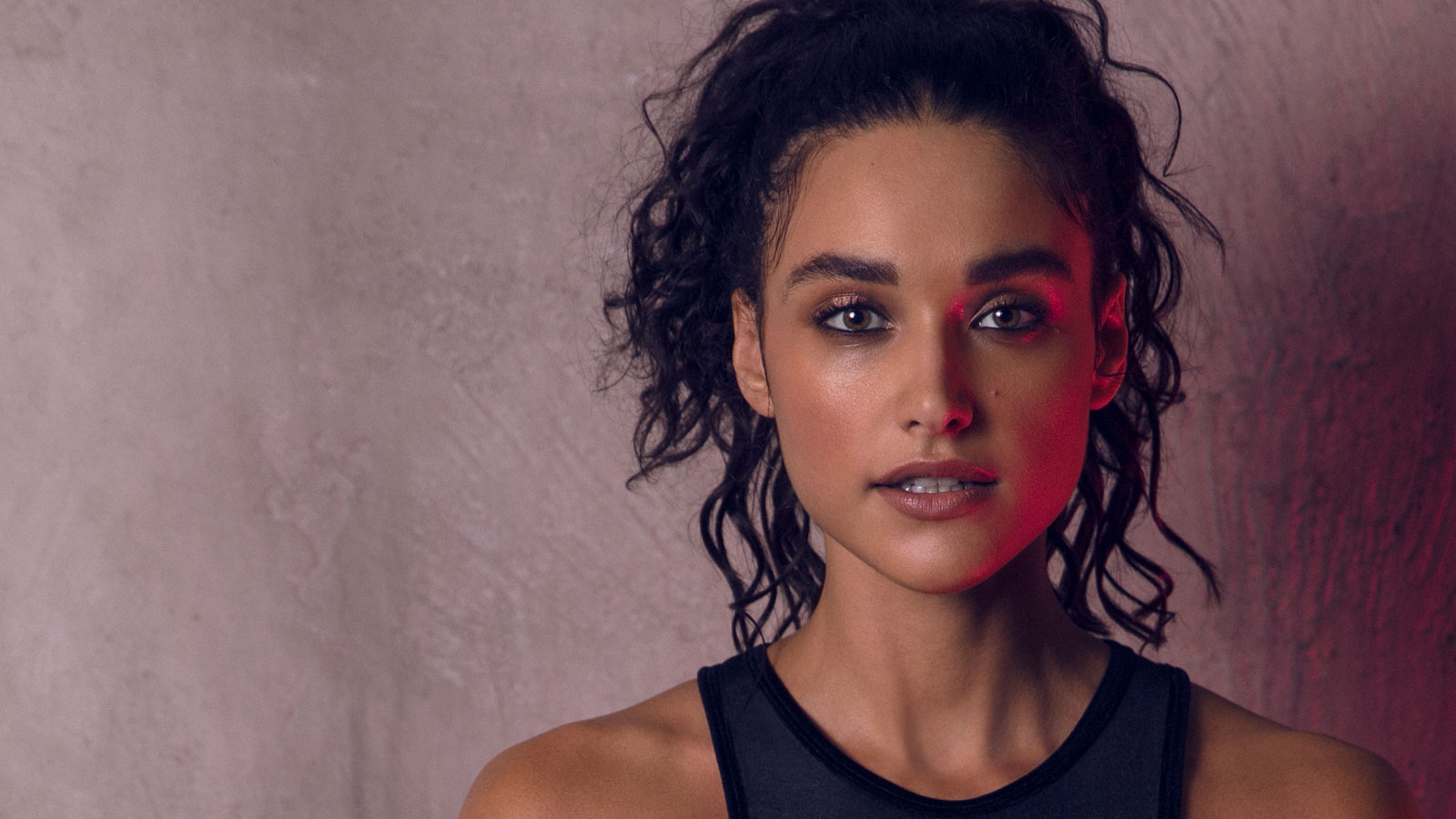 Atriz Débora Nascimento termina romance com médico, revela site