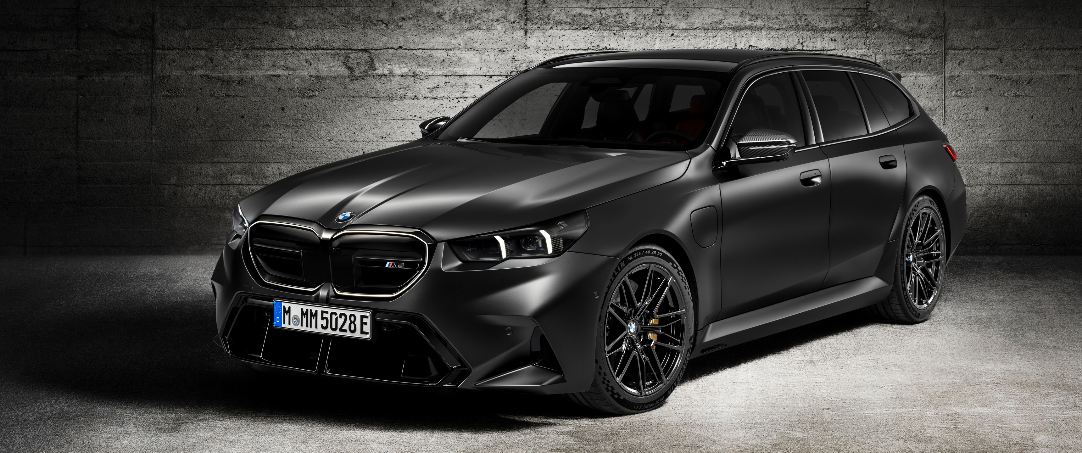 BMW M5 Touring 2024 5K Wallpaper
