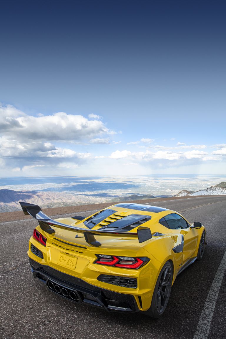 2025 Chevrolet Corvette ( C8 ) ZR1 quality free high resolution car image, picture and photo