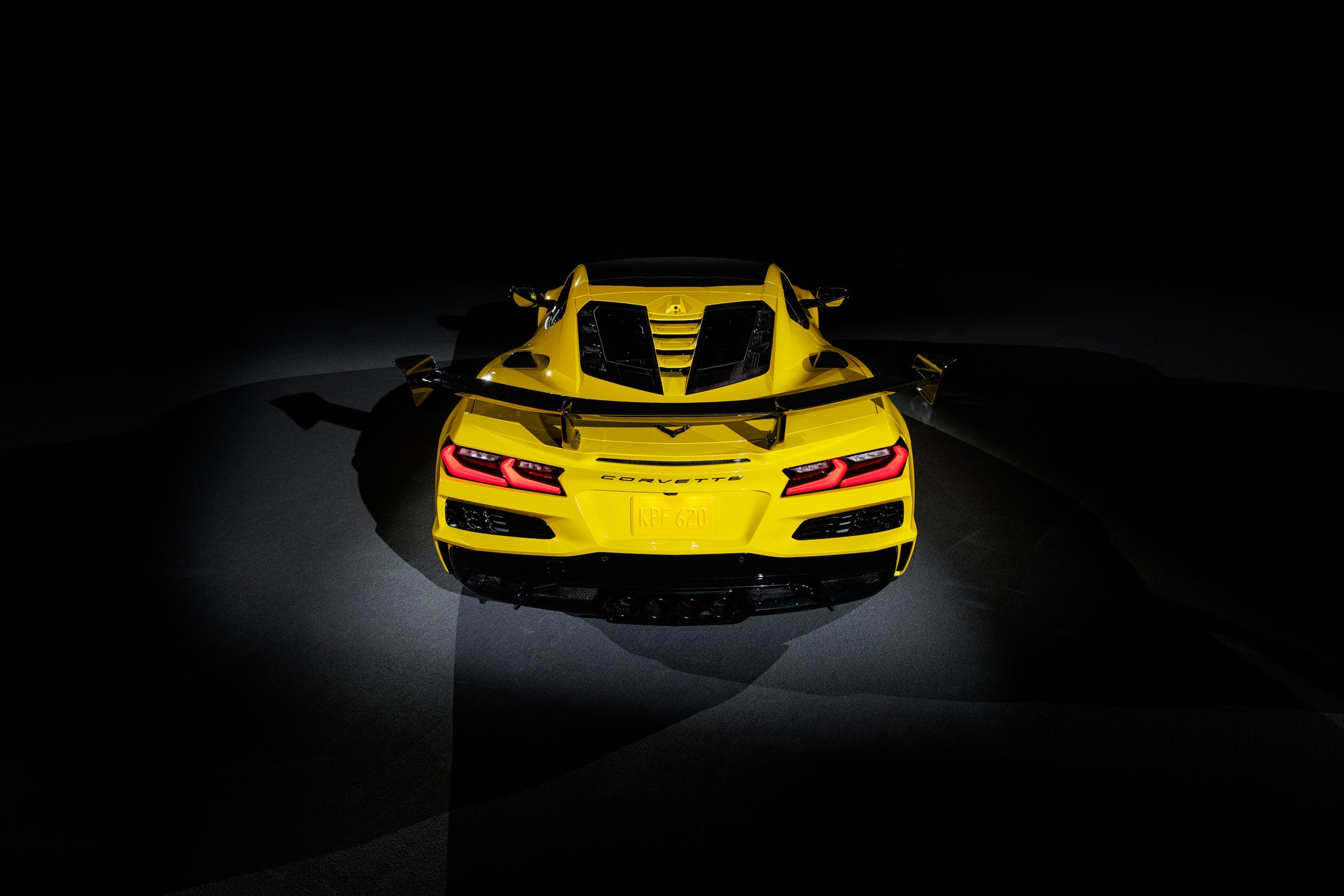2025 Chevrolet Corvette ZR1:1,064 HP Twin Turbo V 8, 215 MPH