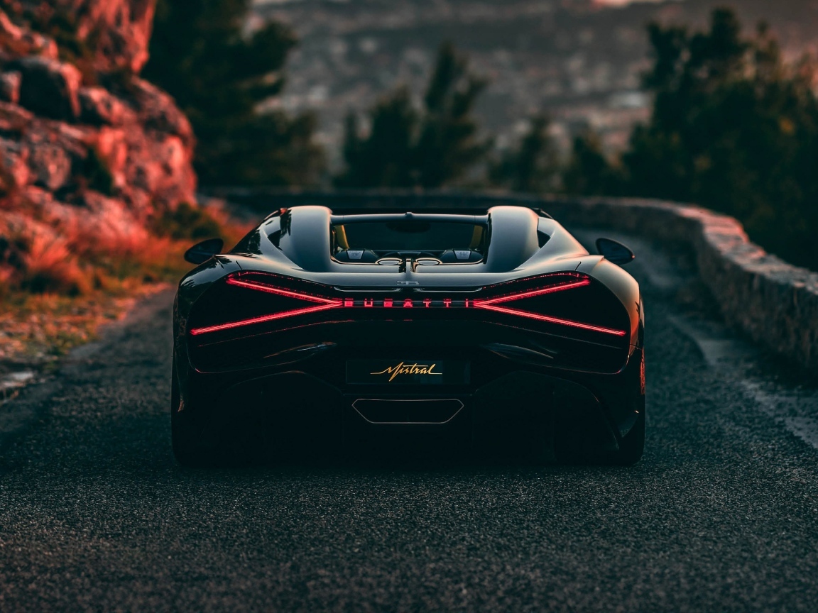 Rear view of the Bugatti Mistral sports car Desktop wallpaper 1152x864
