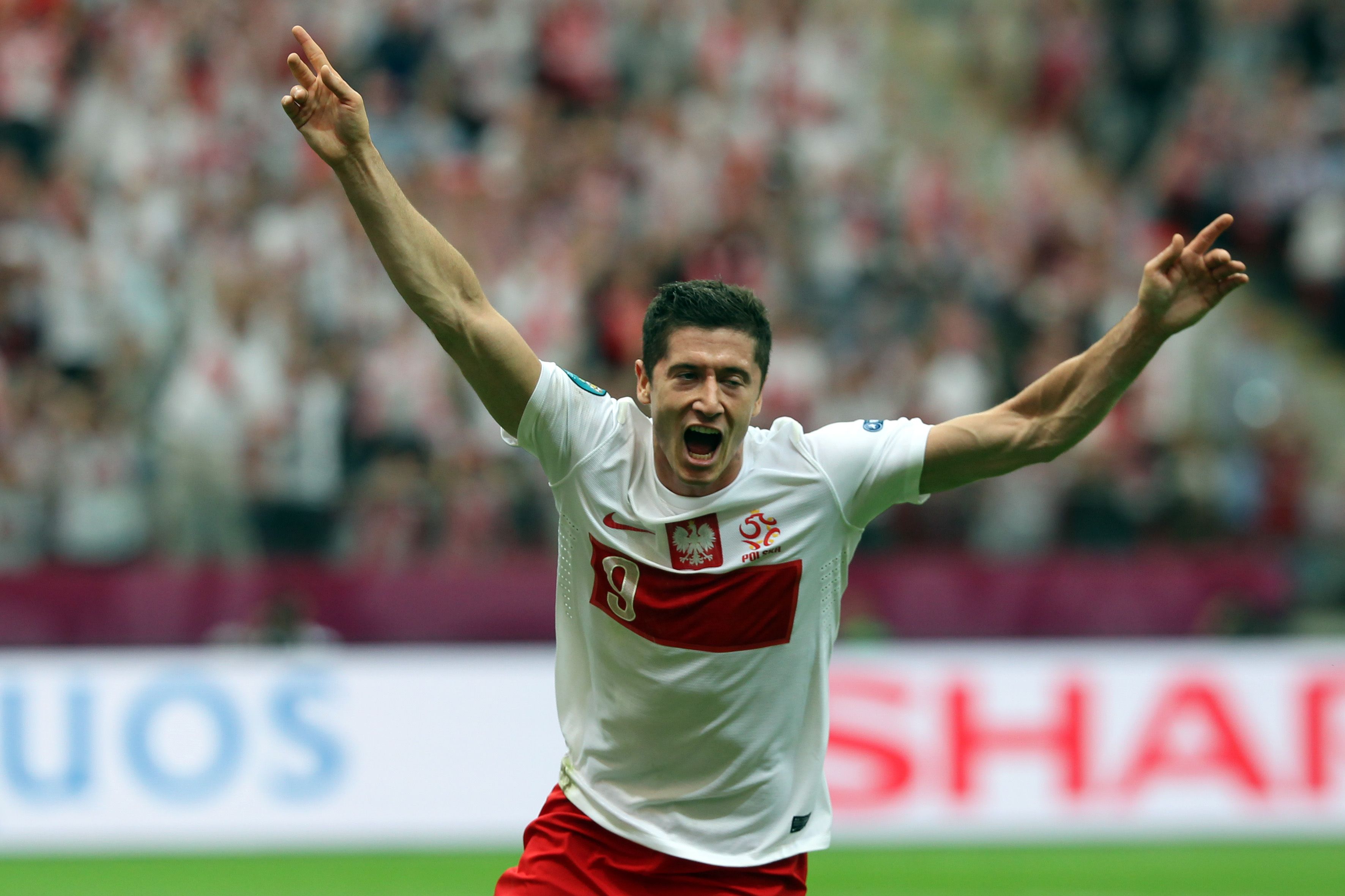 Robert Lewandowski Soccer HD Wallpaper