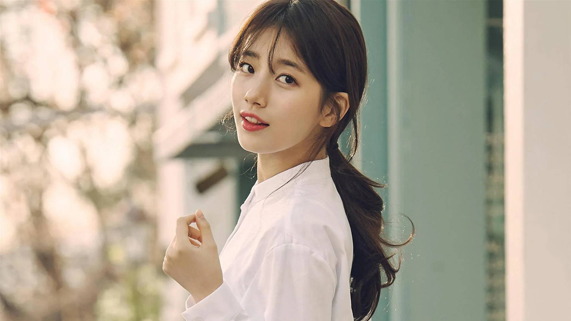 Download Gorgeous Korean Celebrity Bae Suzy Wallpaper