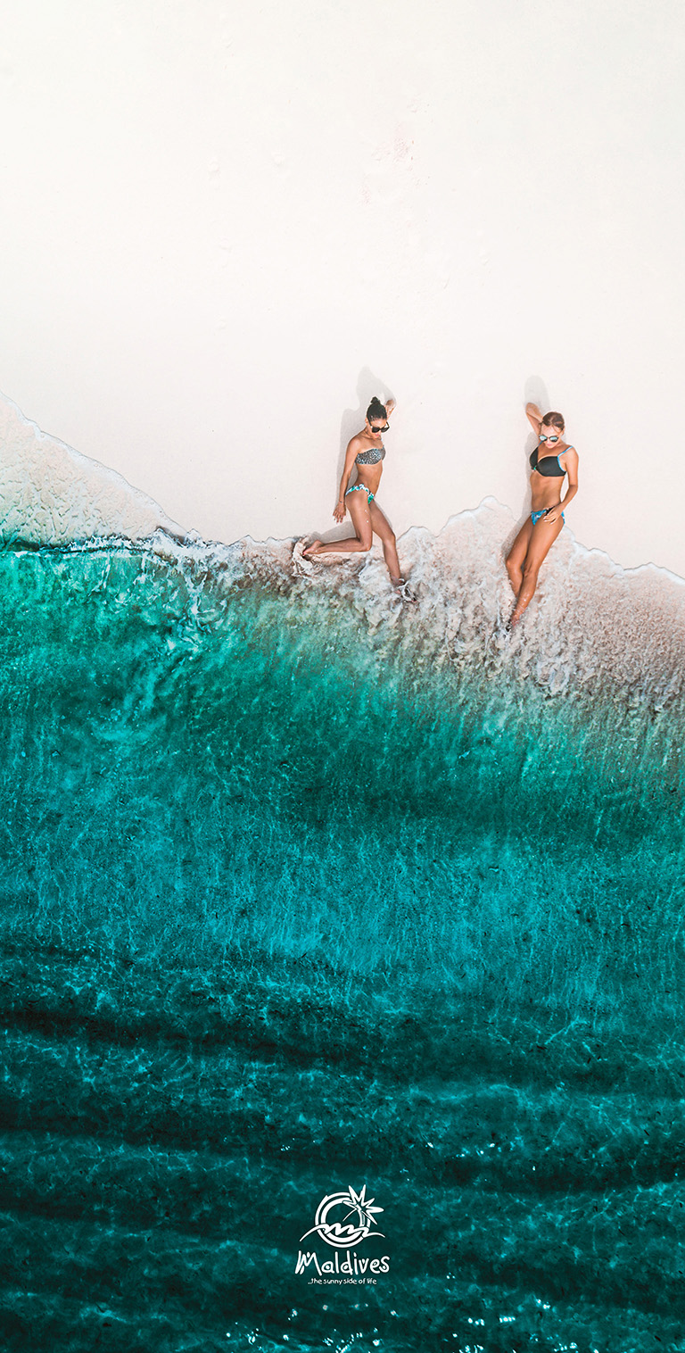 Girls on a Maldives beach free HD Mobile wallpaper