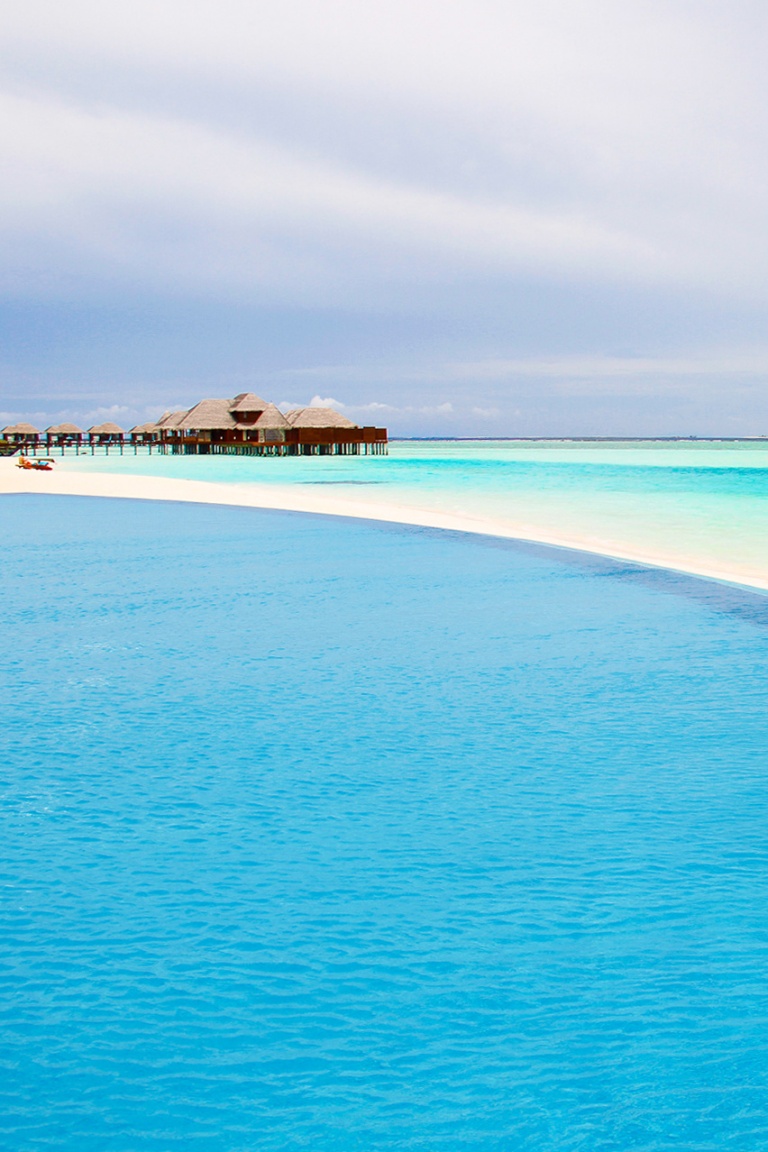 Infinity Pool, Maldives 4K UHD Wallpaper for UltraHD Desktop and TV, Widescreen and UltraWide Display, Smartphone and Tablet Devices