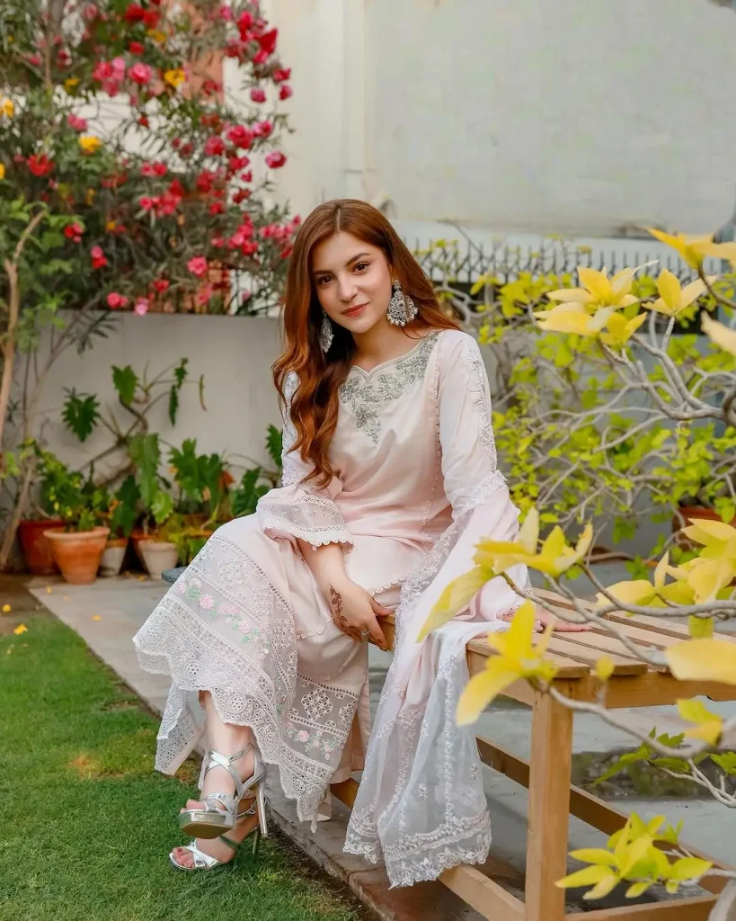 Dananeer Mobeen Graduation Ceremony Picture with Parents