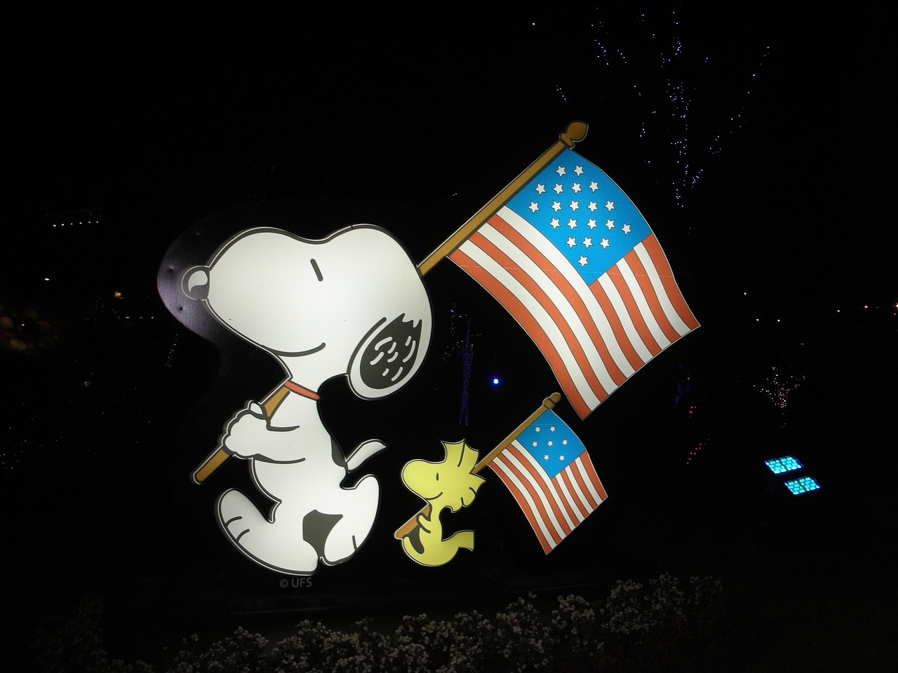 Snoopy Woodstock American Flag