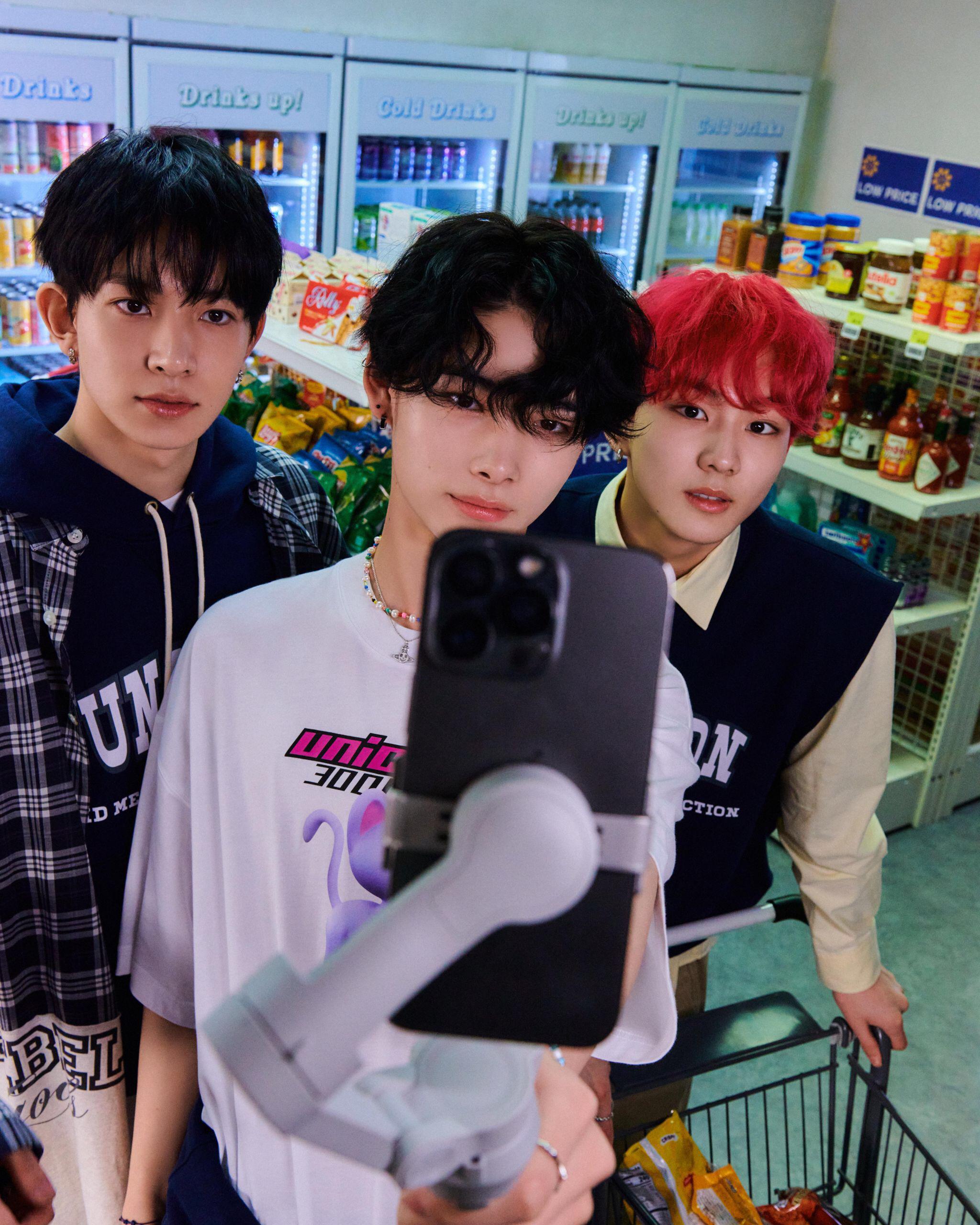 MANIFESTO: DAY 1 (J. Ver) Group + Unit Photo