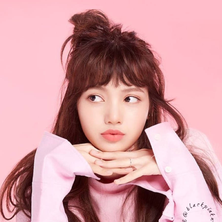 Blackpink Lisa In Pink Wallpaper