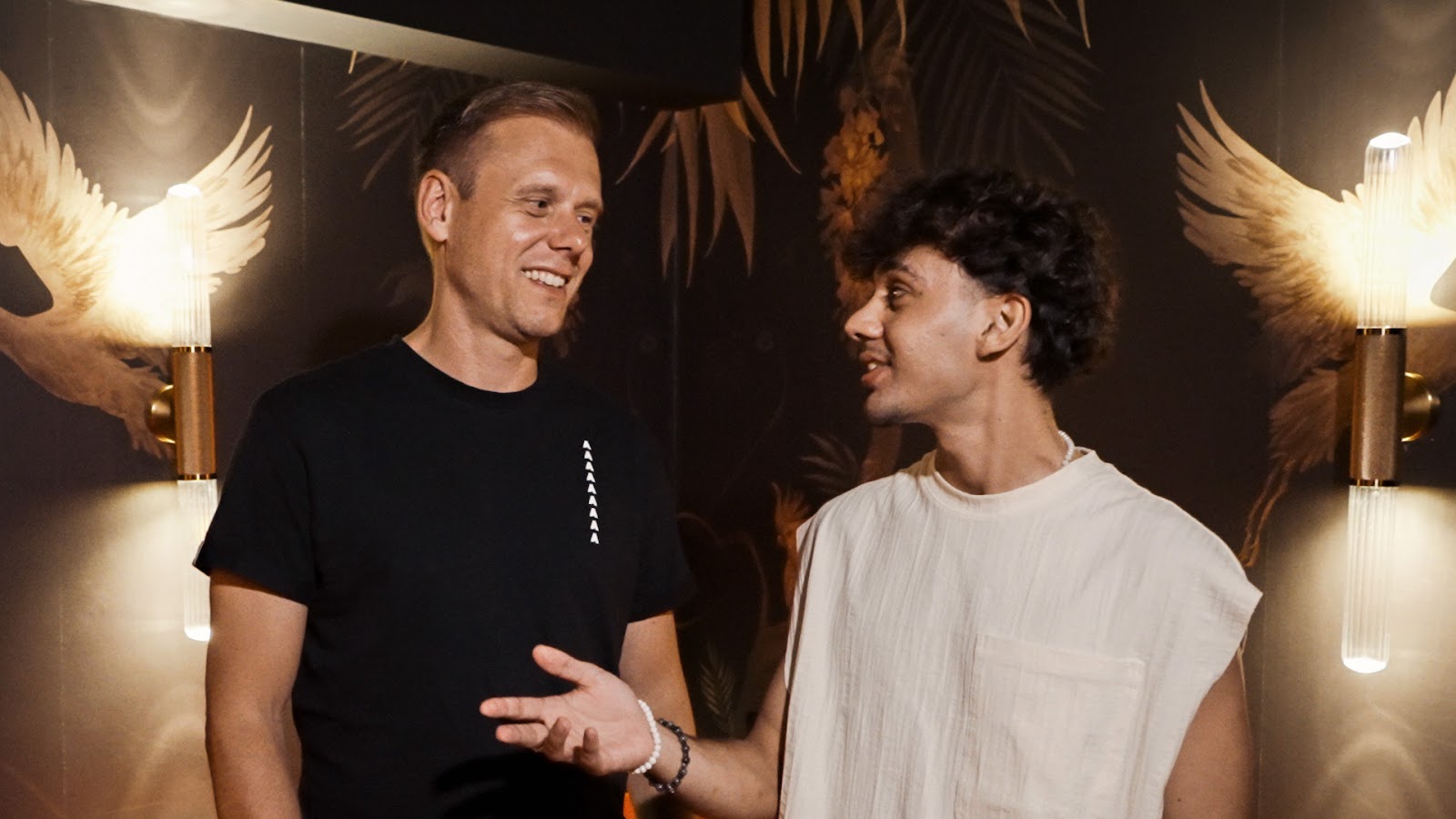 Rivo e Armin van Buuren se juntam em rework de In And Out Of Love