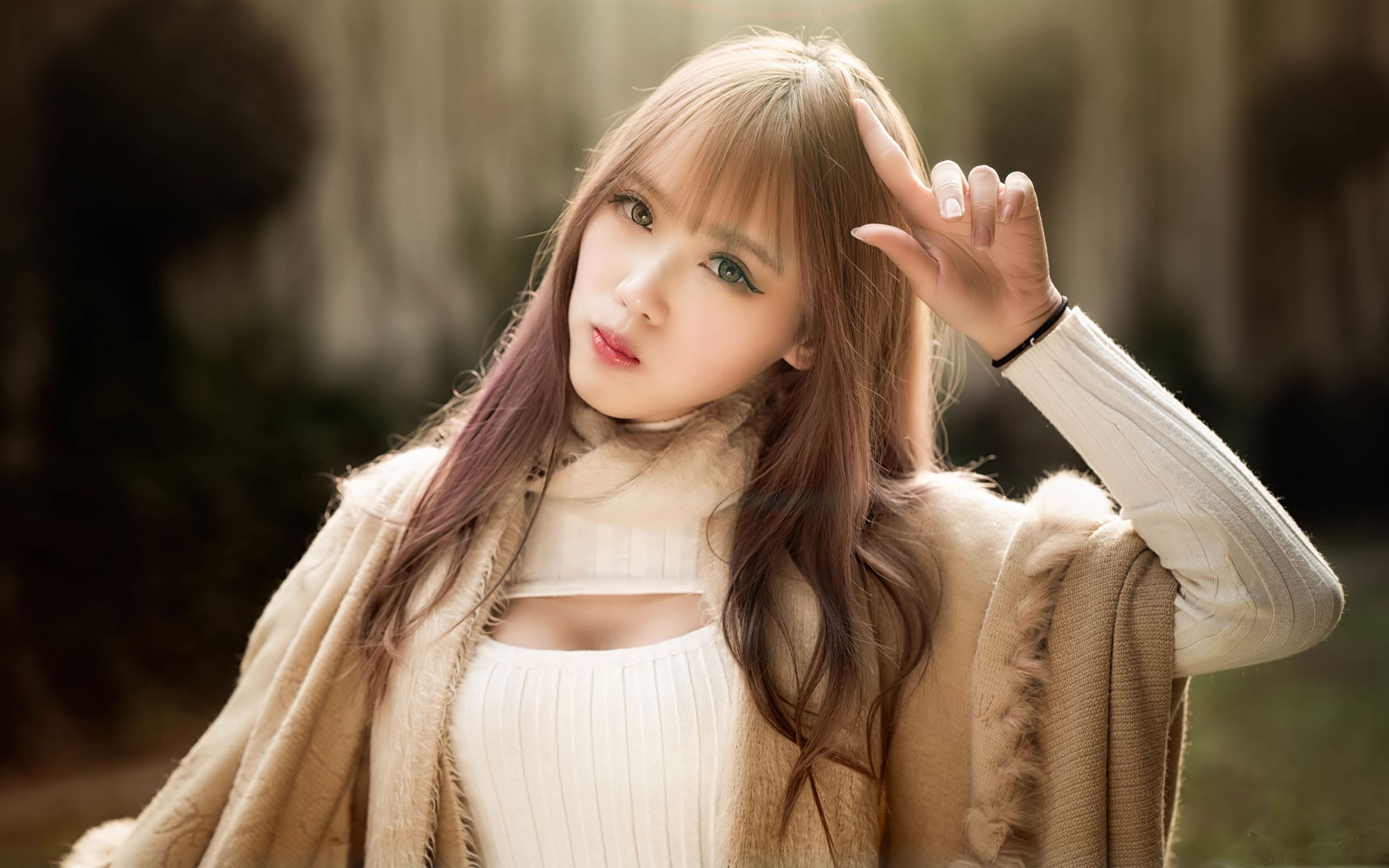 Asian Girl Posing MacBook Air Wallpaper Download