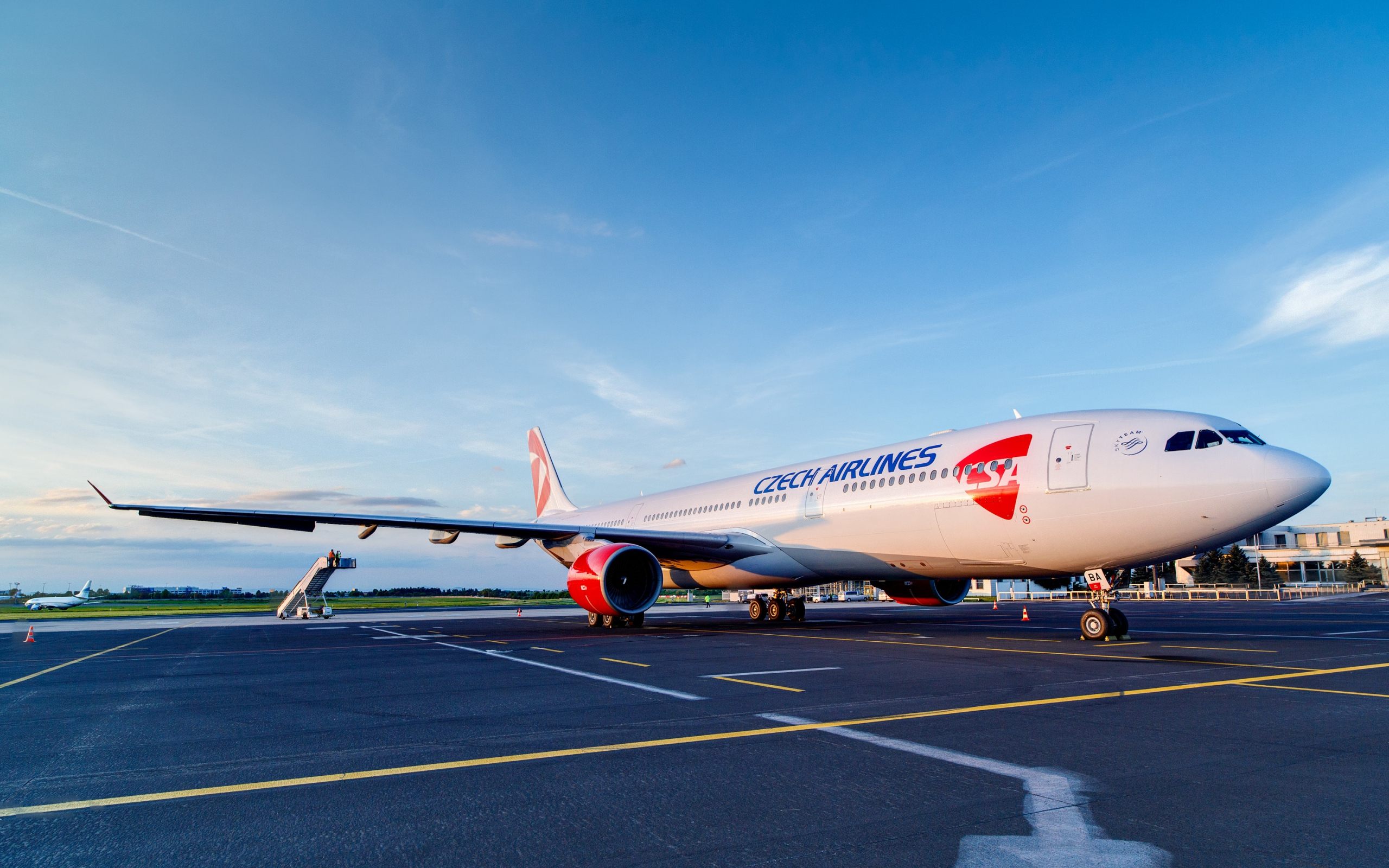 Airplane Landing Of 747 Airplane Wallpaper Of British A330 Wallpaper & Background Download