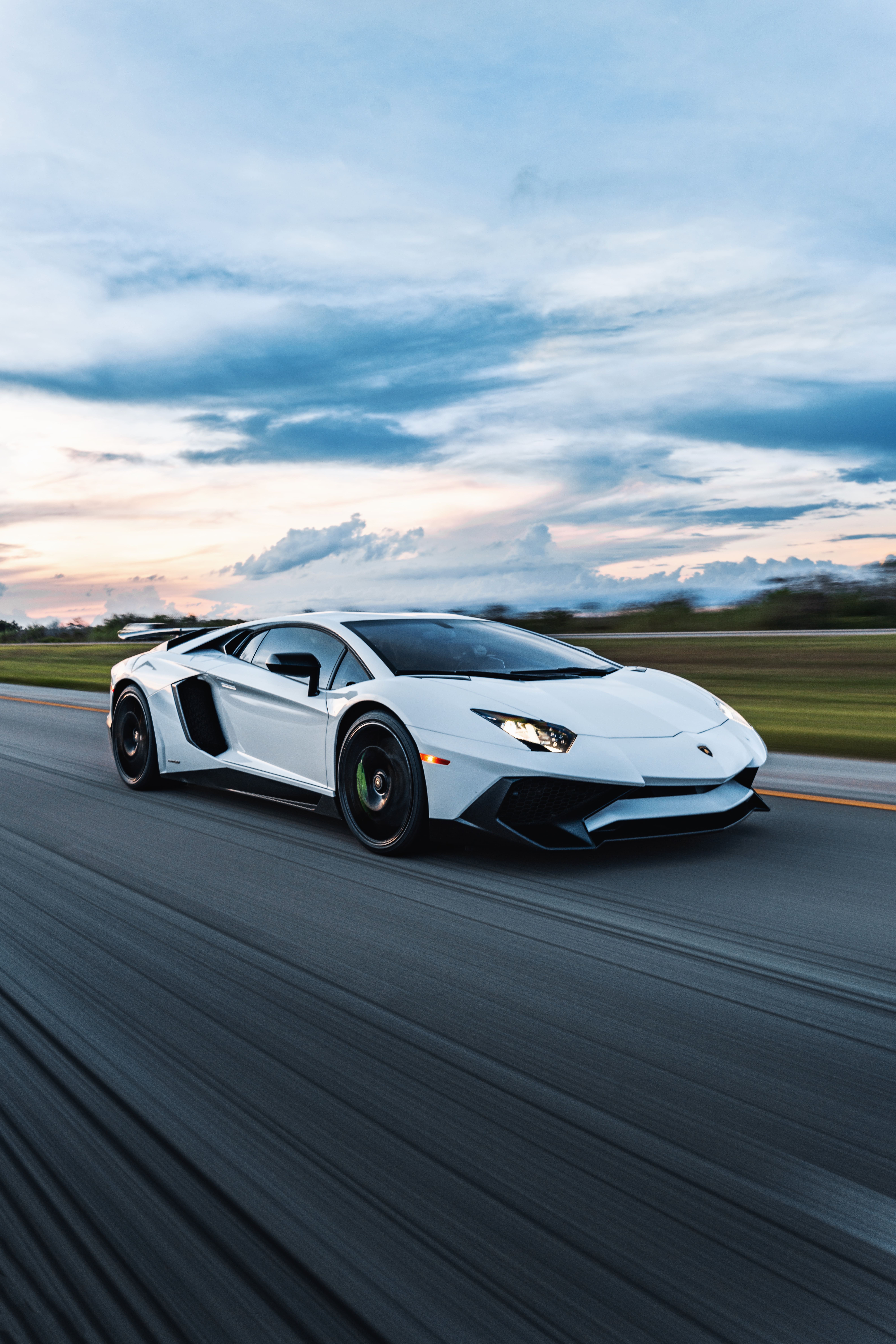Download Car Lamborghini Phone Wallpaper