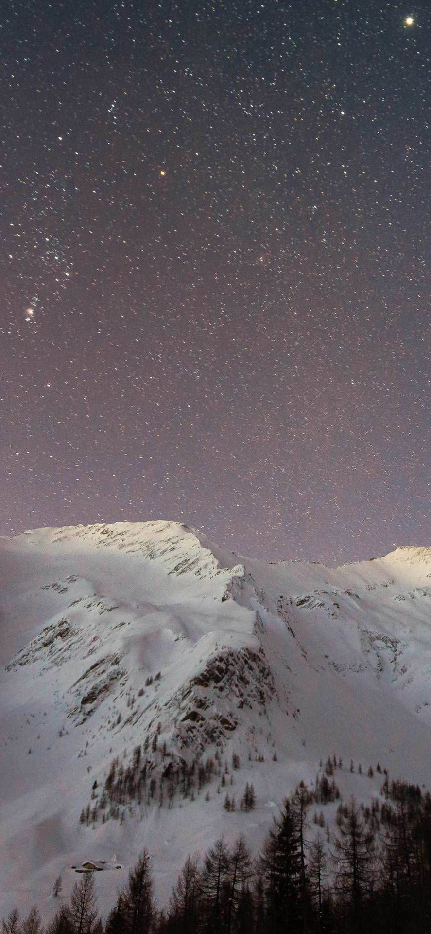 Download free Captivating iPhone 13 Pro Max With Mesmerizing Snowy Mountain Backdrop Wallpaper