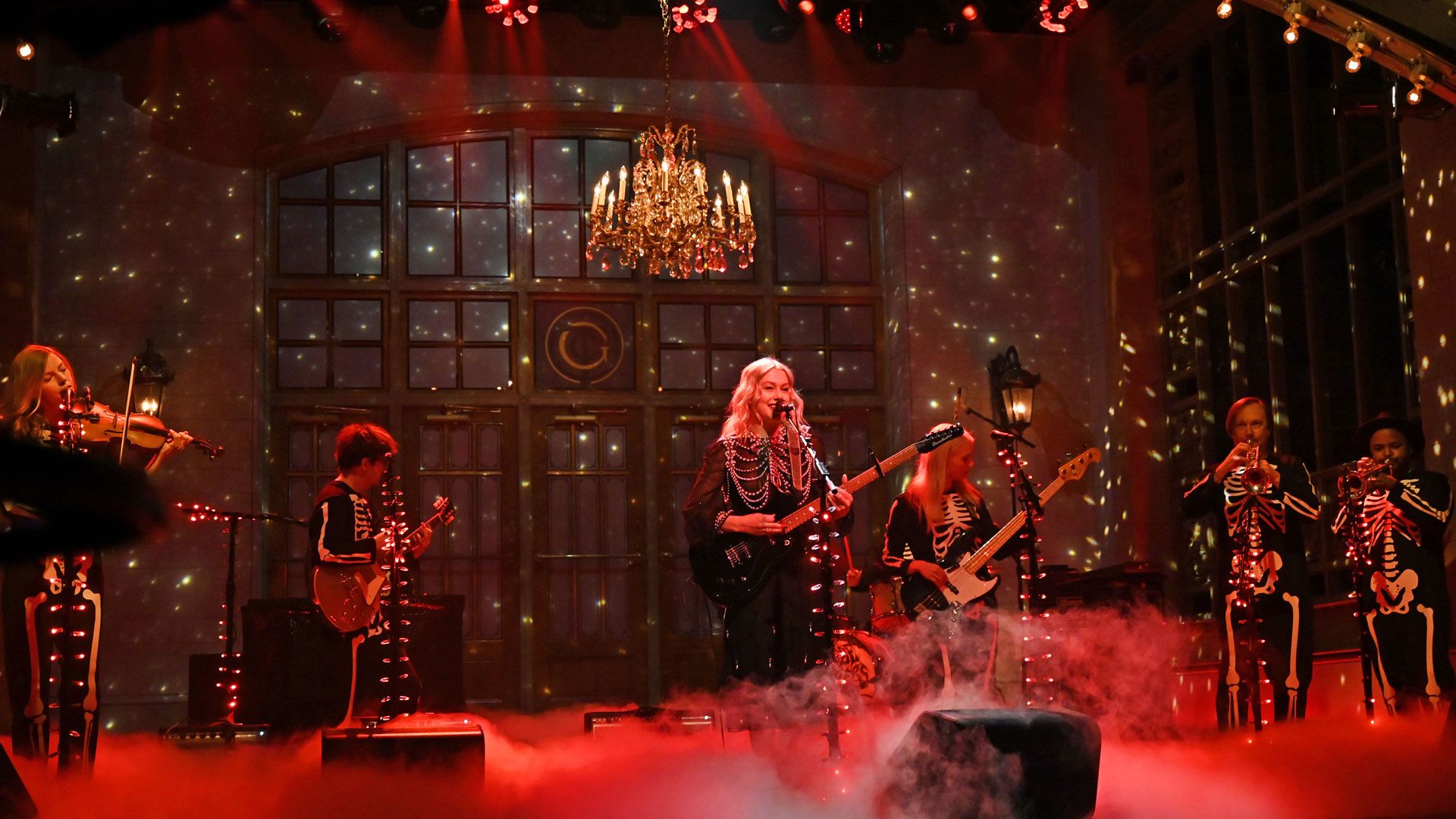 Phoebe Bridgers, Rock Star, Smashed Her Guitar On 'SNL' And Twitter Has Thoughts
