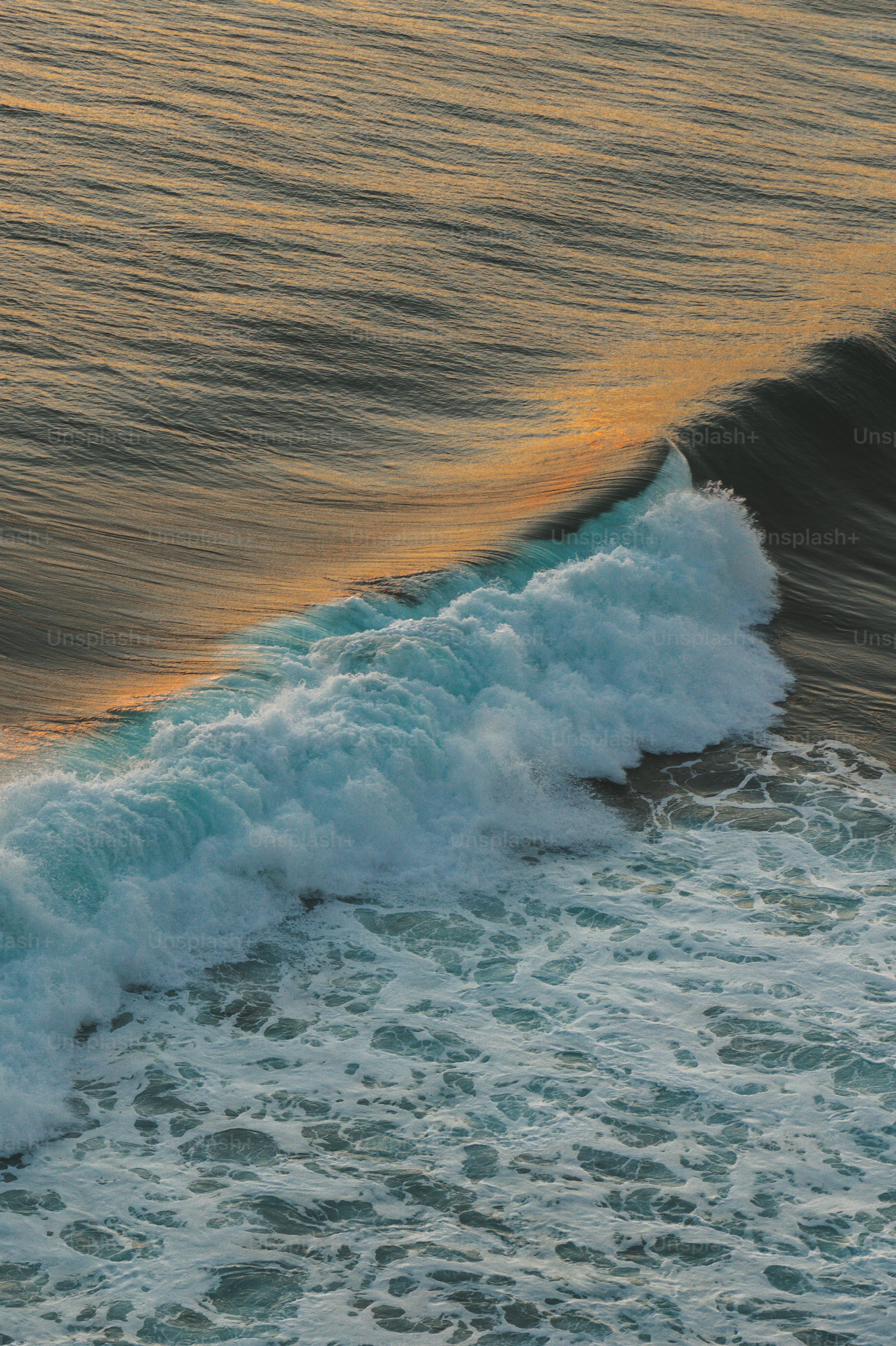 Wave Wallpaper: Free HD Download [4K]