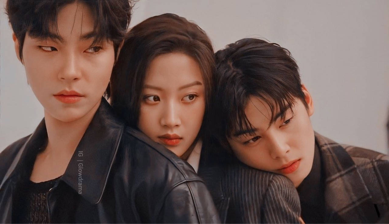 Download True Beauty Casts For Vogue Wallpaper