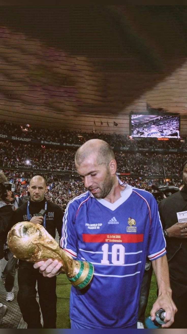 Zidane Holding World Cup Trophy Wallpaper