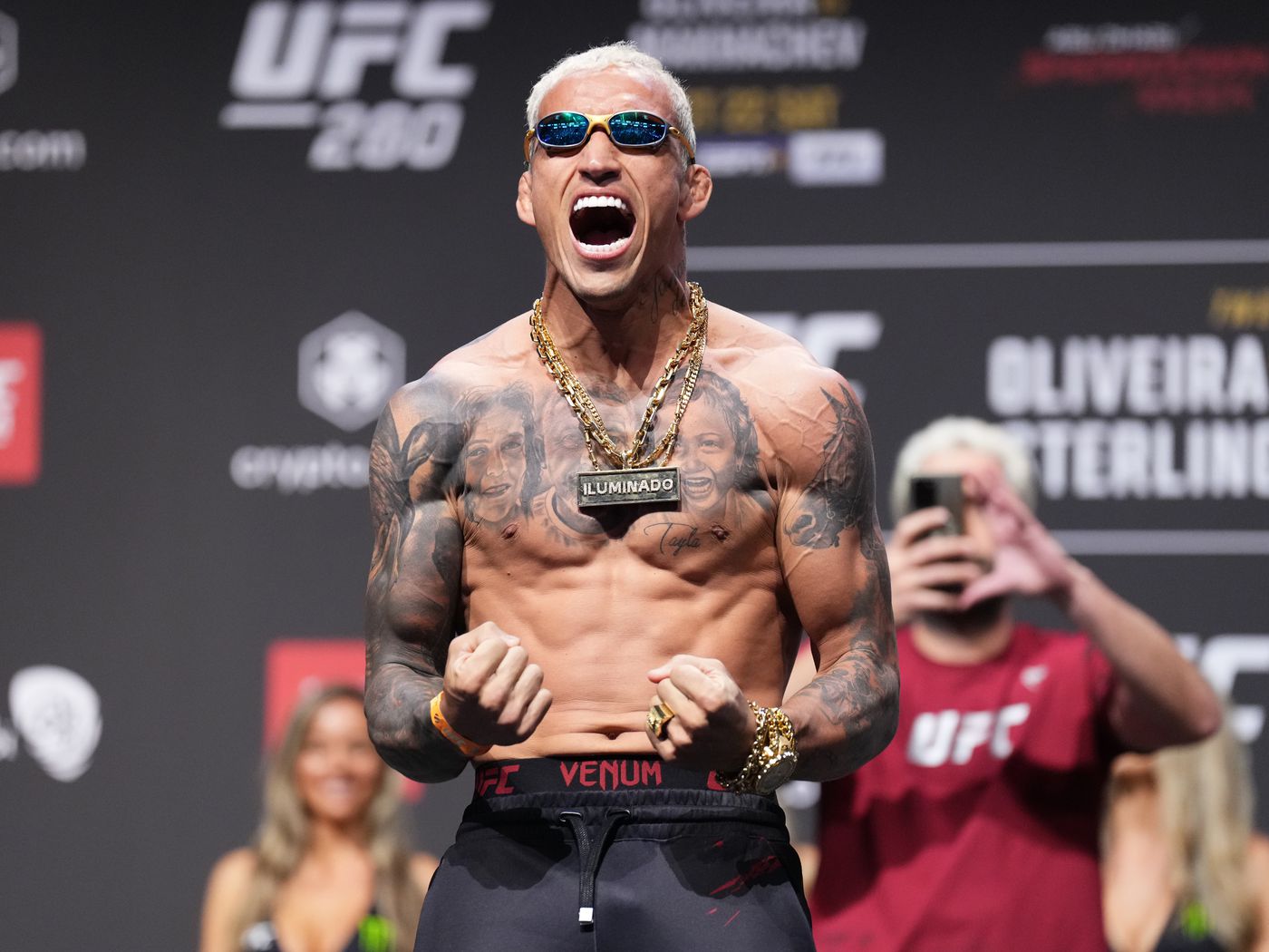 Charles Oliveira is 'dying to fight, ' declares he's 'coming back soon'