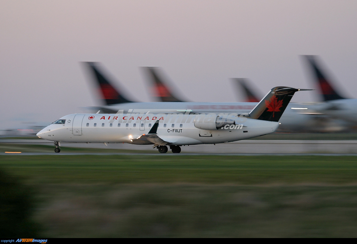 Bombardier Air Canada C FWJT