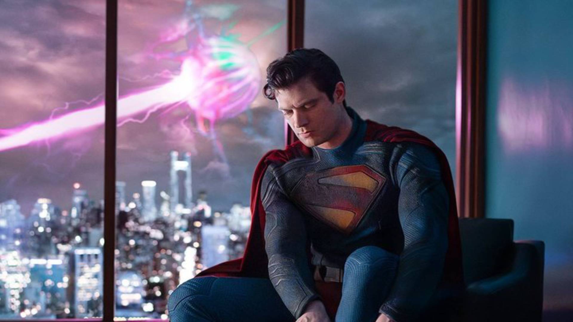 New look at Superman set reveals full costume in all of its glory