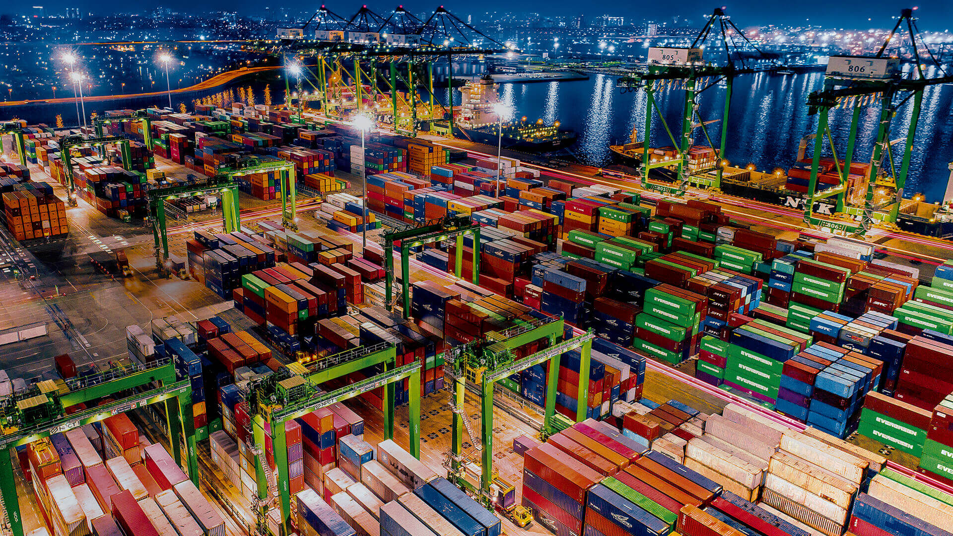 Building a port. Building a nation. Business Innovation. Business & People. MITSUI & CO., LTD