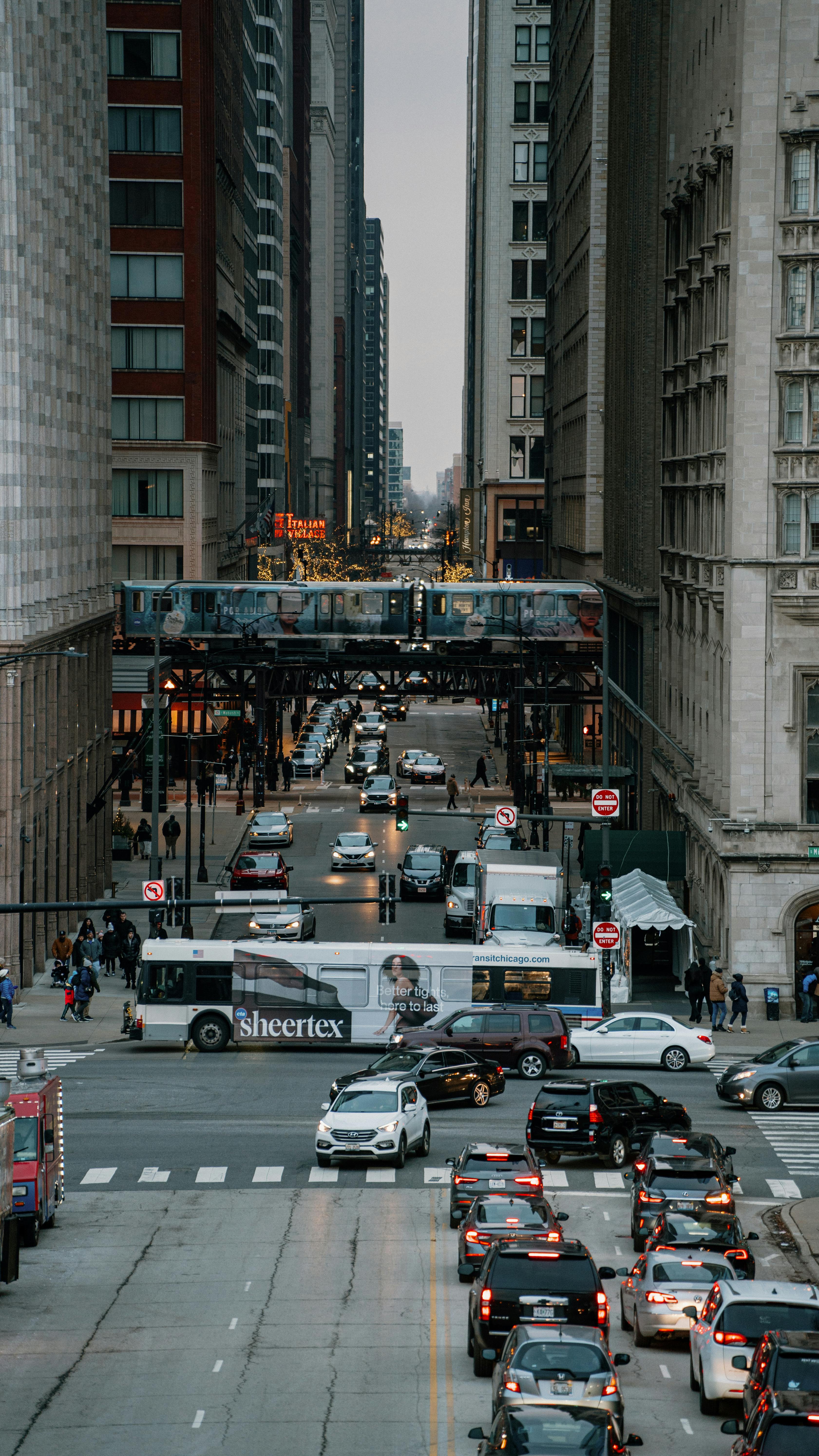 Traffic on Street in City in USA · Free