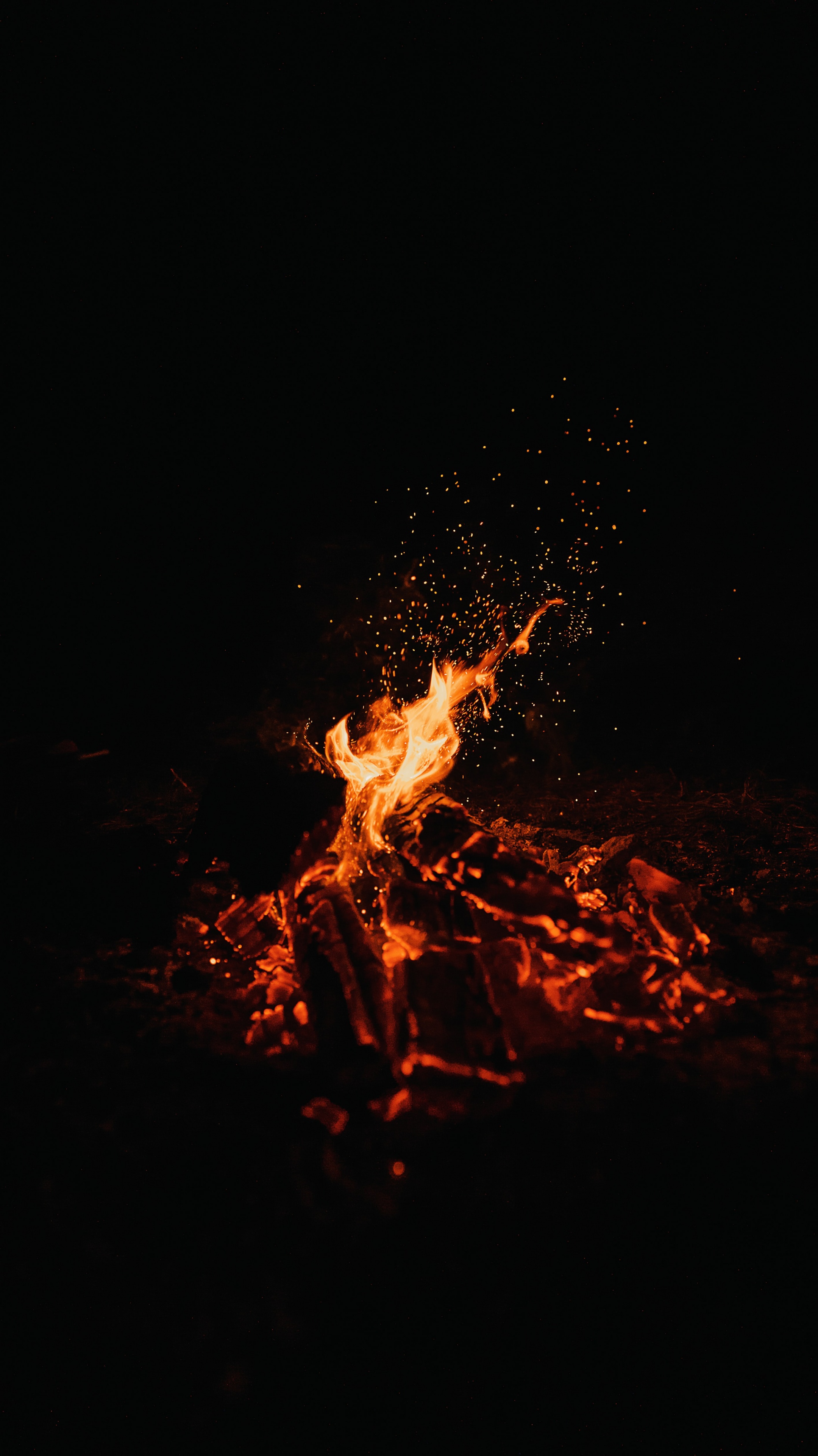 Bonfire Wallpaper 4K, Dark, Black background, Campfire