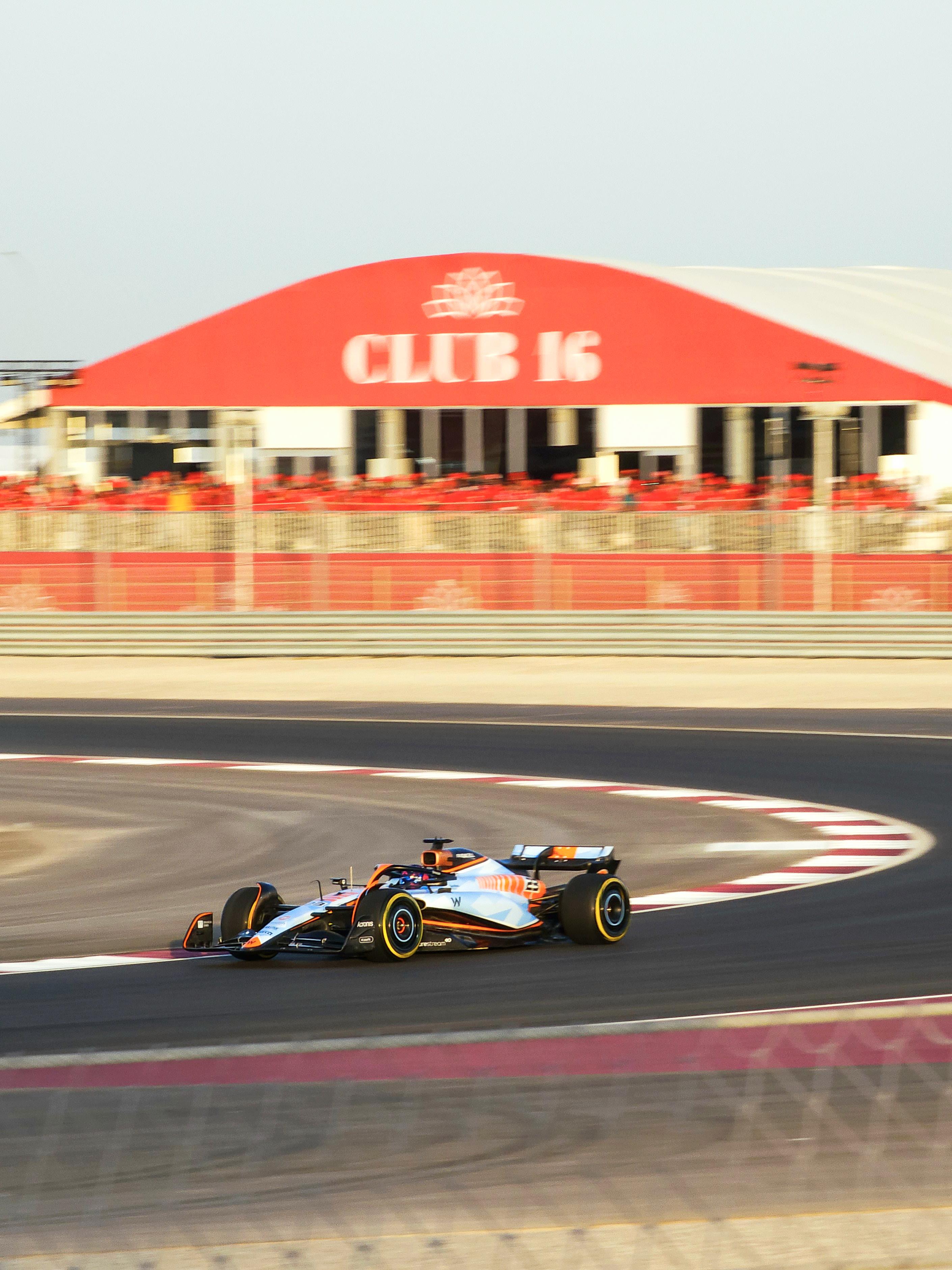 Photo's I took with my phone at the Qatar GP