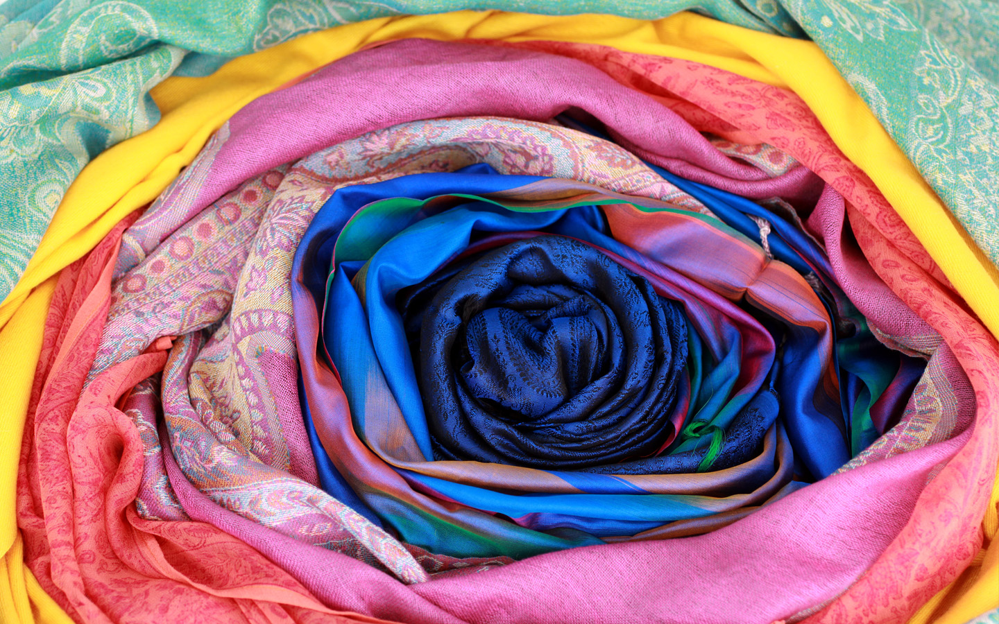 FREE Digital Wallpaper Your Devices With Pantone Colors Of Spring 2014