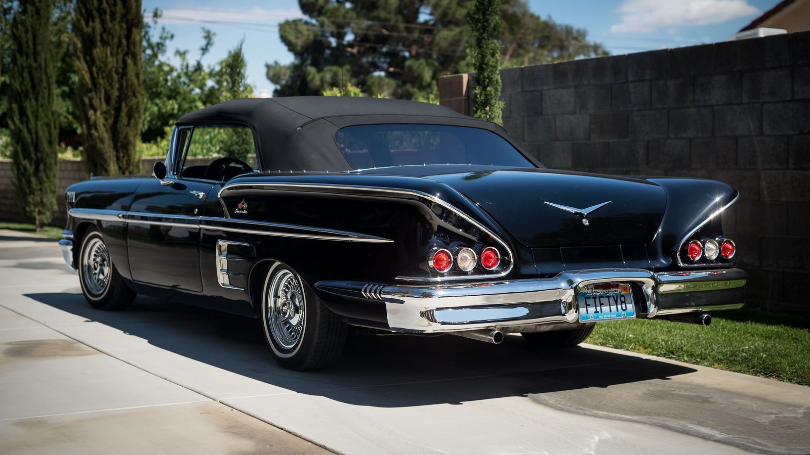 Download wallpaper 1600x900 chevrolet, chevy, 1958, impala, black, rear view widescreen 16:9 HD background