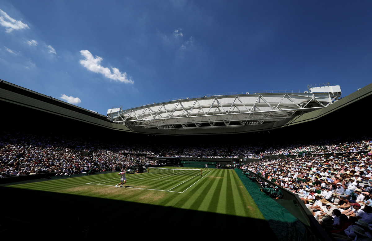 Jannik Sinner, Iga Swiatek Turn Heads in Photo at Champions Dinner