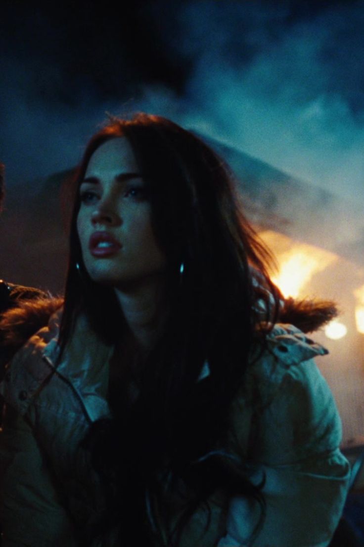 Megan Fox's Body Aesthetic Check Fox Wallpaper