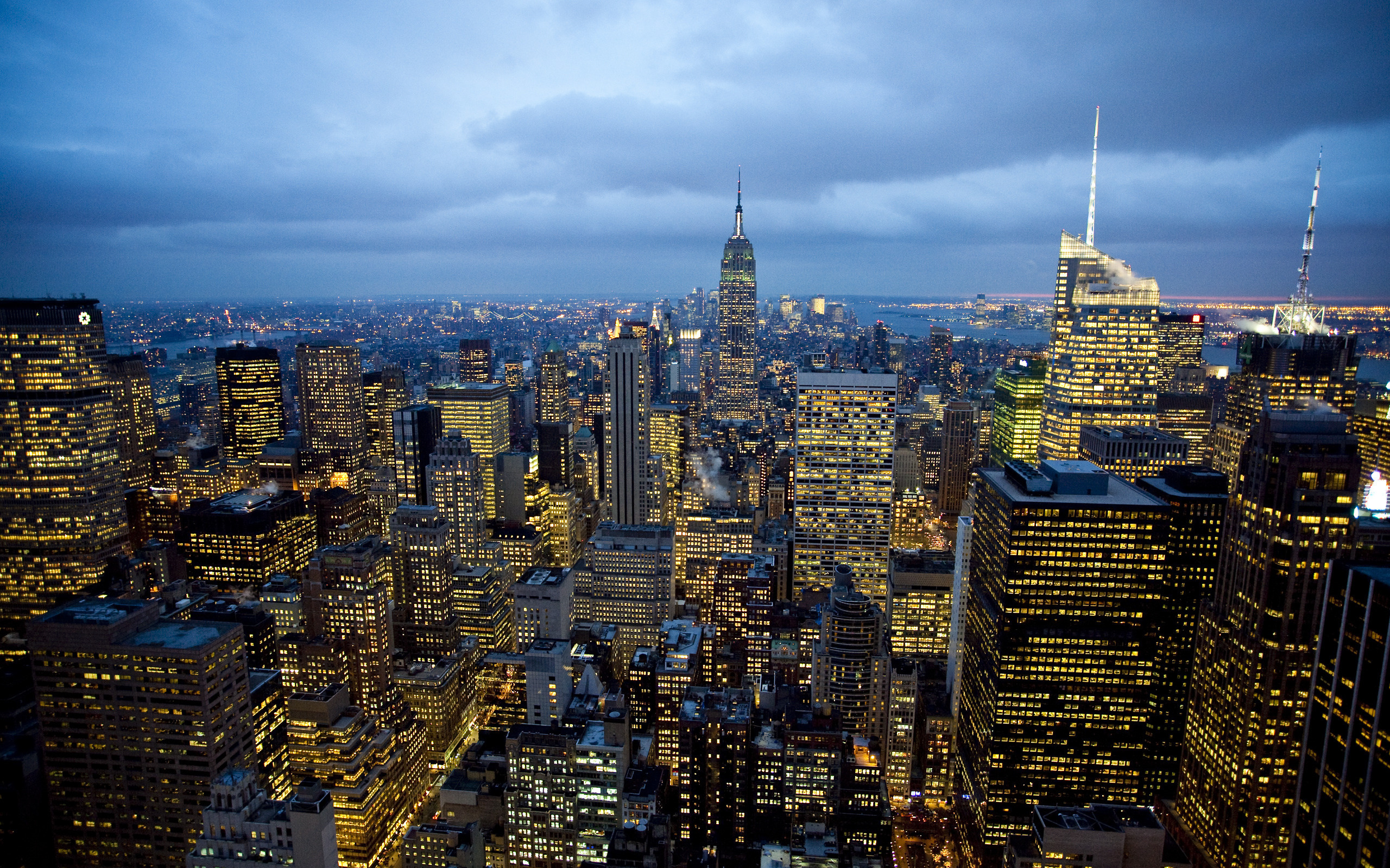 Manhattan Nights: HD Wallpaper of New York's Skyline