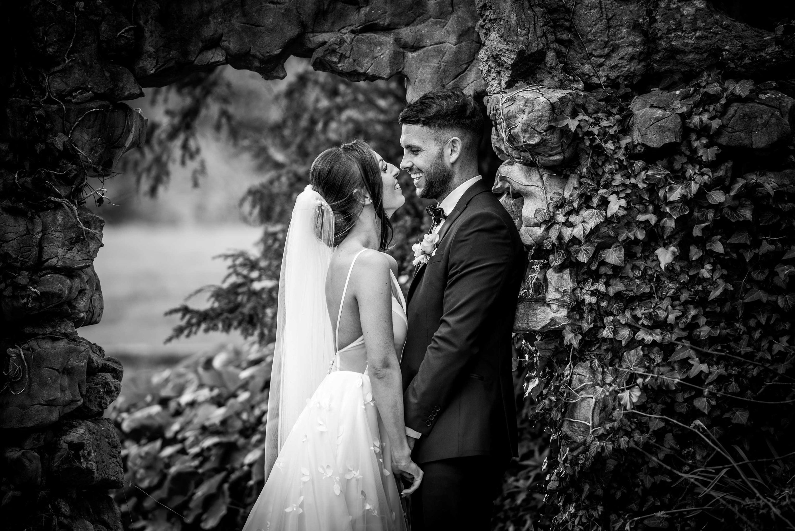 Why black and white wedding photography is a key trend for 2023. Stacey Oliver Photography