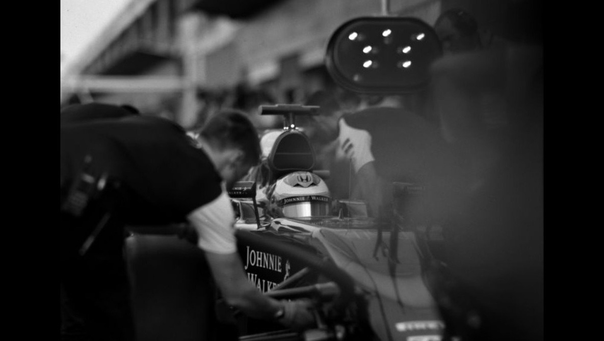Anachronism In Action: Shooting Formula One Racing With A Century Old Camera
