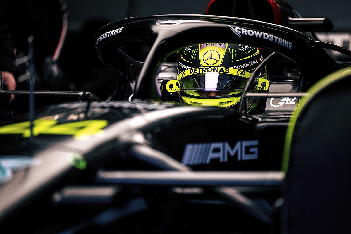 Hamilton happy Mercedes' F1 livery switch is all out for performance