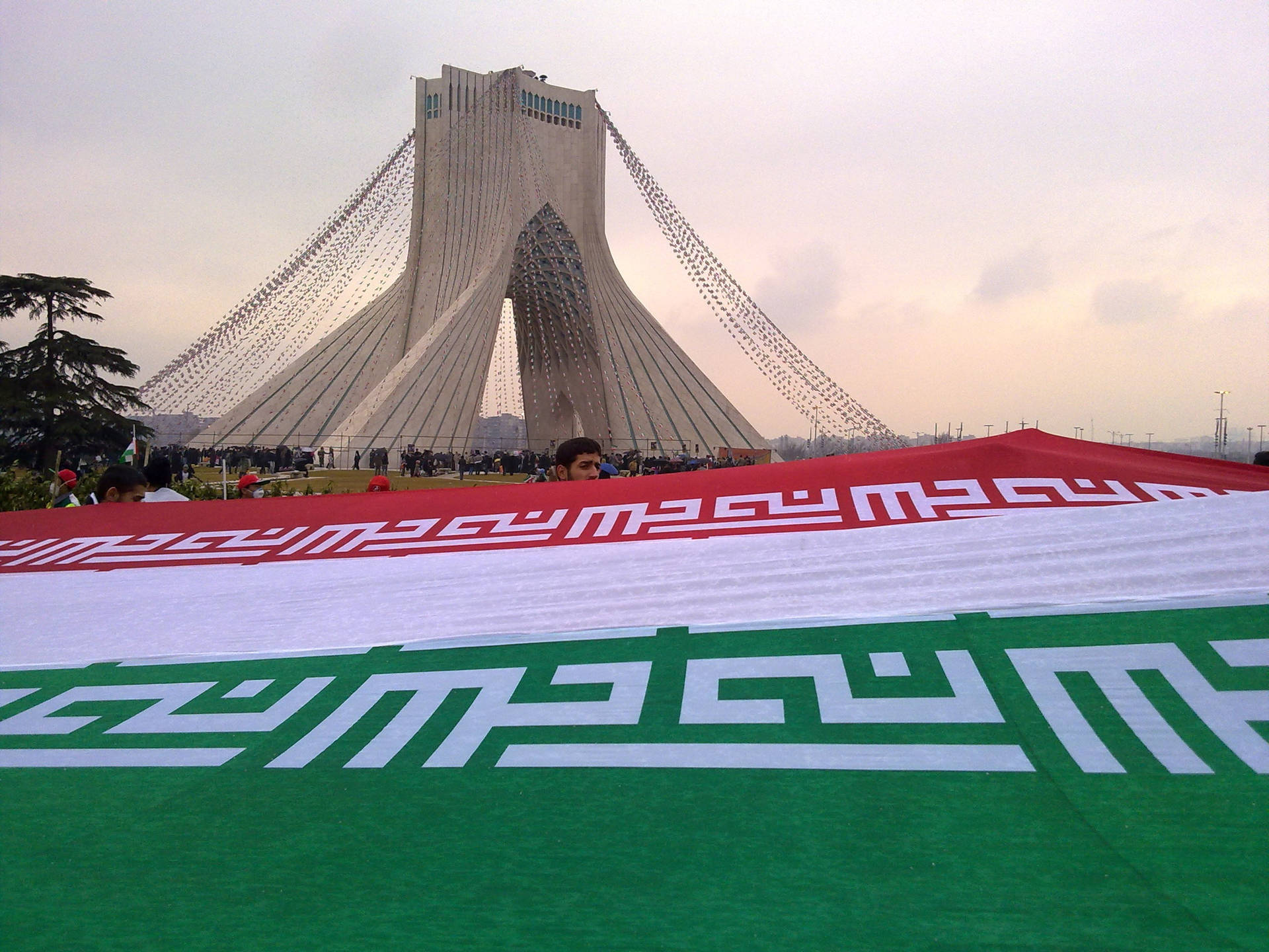 Download Tehran Iran Flag Wallpaper