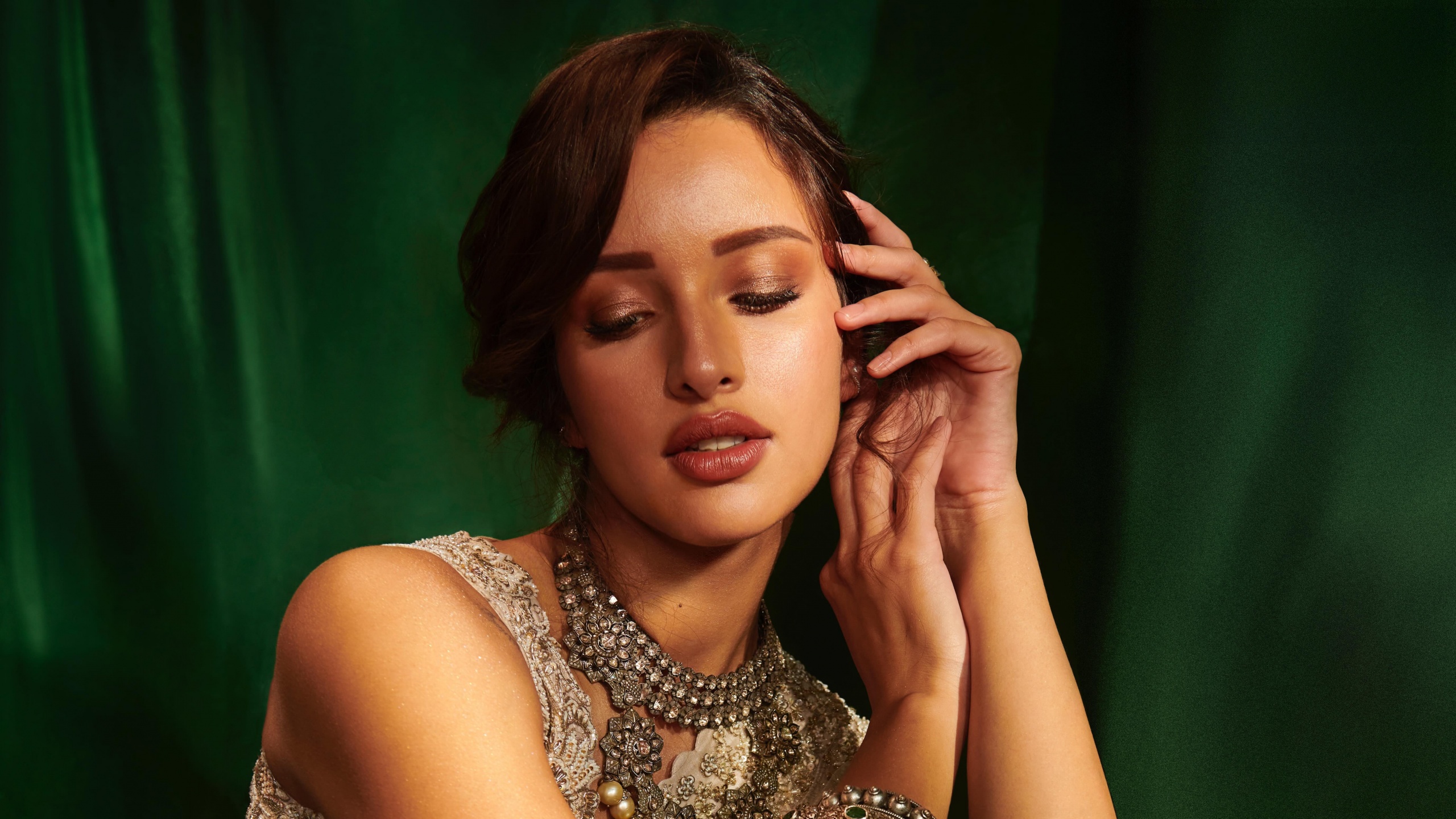 Tripti Dimri Wallpaper for iPhone 4K