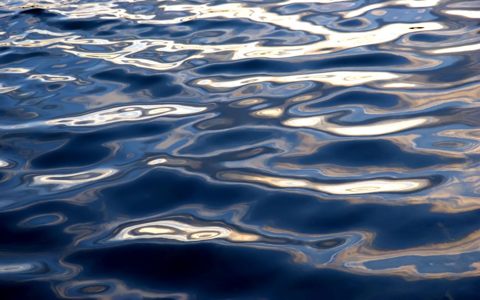 Serene Water Ripples HD Nature Wallpaper