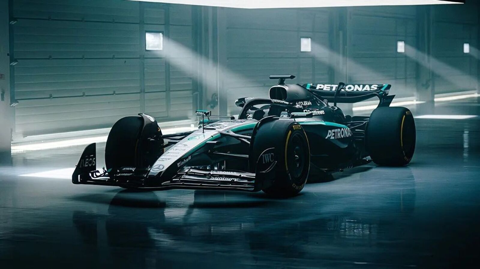 Mercedes Formula 1 team unveils the W16 to compete in the 2025 season. Here are all its details