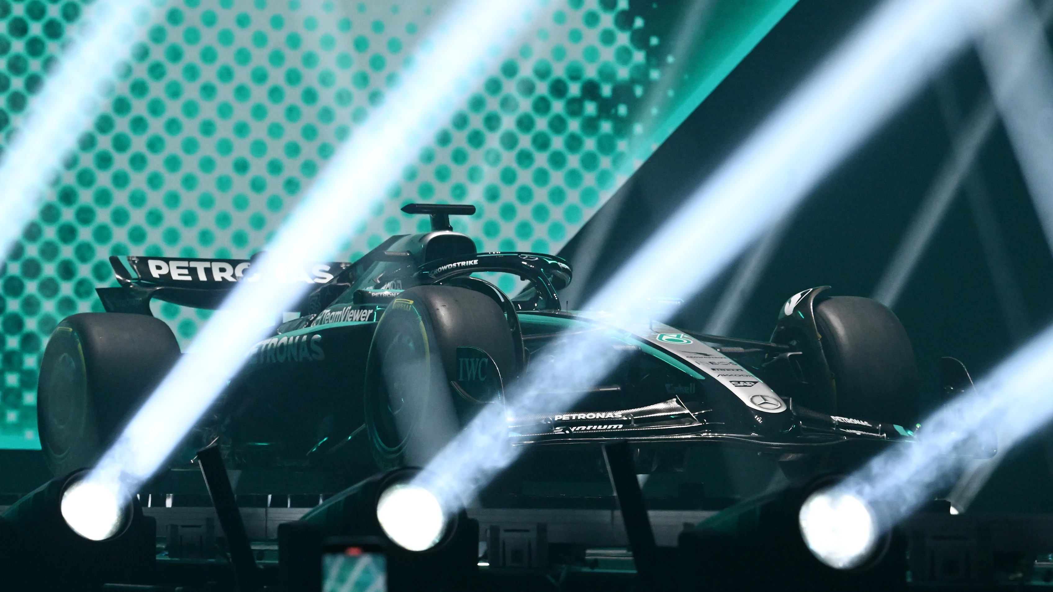 WATCH: Mercedes' 2025 livery breaks cover during F1 75 Live in London. Formula 1®