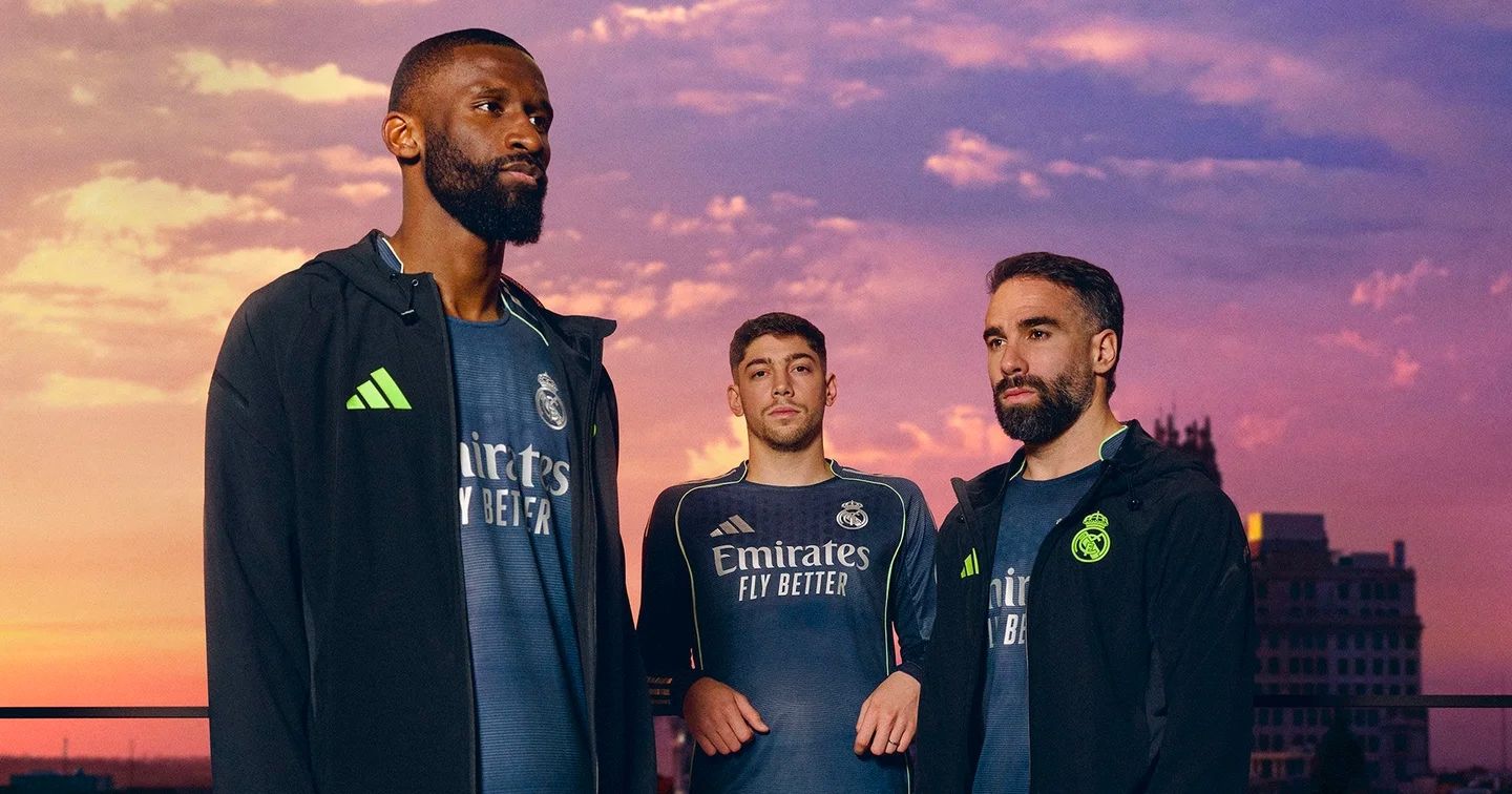 Real Madrid, the new away jersey with the Santiago Bernabeu silhouette
