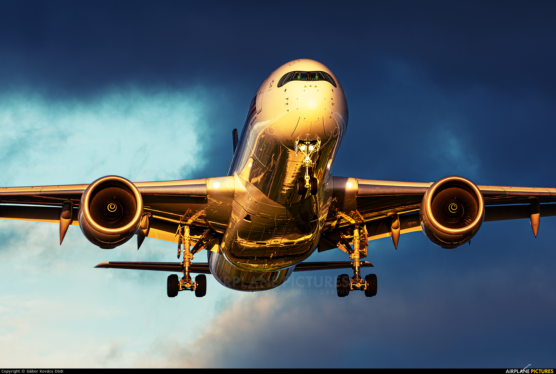 Photo Of Singapore Airlines Airbus A350 900 (9V SMH) By Gábor Kovács Dödi (Amsterdam, Netherlands)